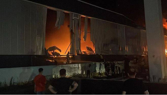Adana'da büyük fabrika yangını. Hava desteği istendi 3